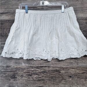 Aeropostale White Skirt with Pleated Design